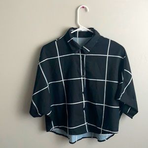 Black shirt sleeve crop top